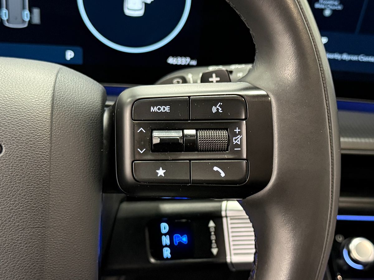 Photo 20 of this Hyundai Santa Fe