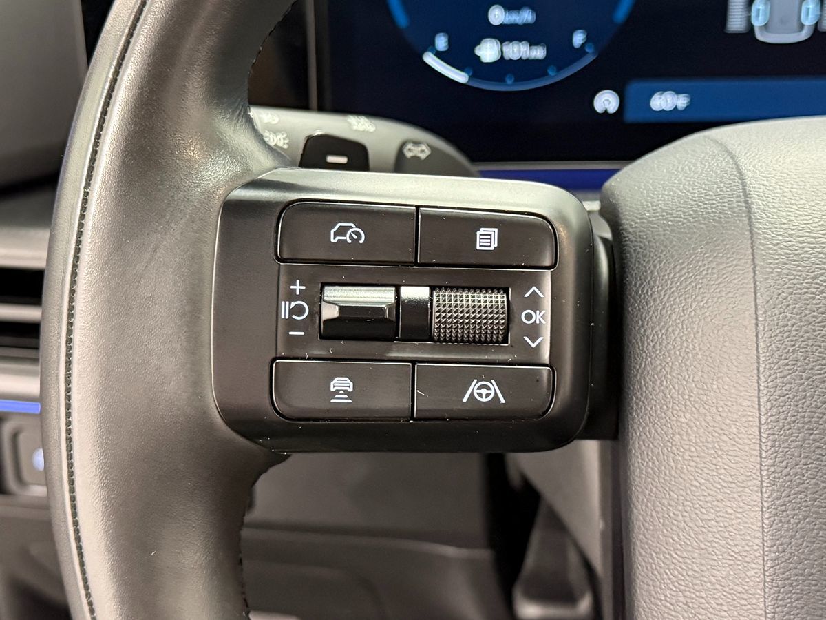 Photo 19 of this Hyundai Santa Fe