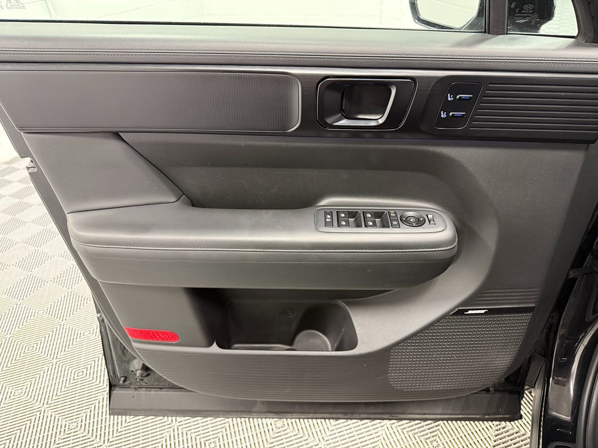 Photo 9 of this Hyundai Santa Fe