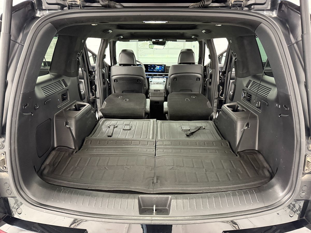 Photo 40 of this Hyundai Santa Fe