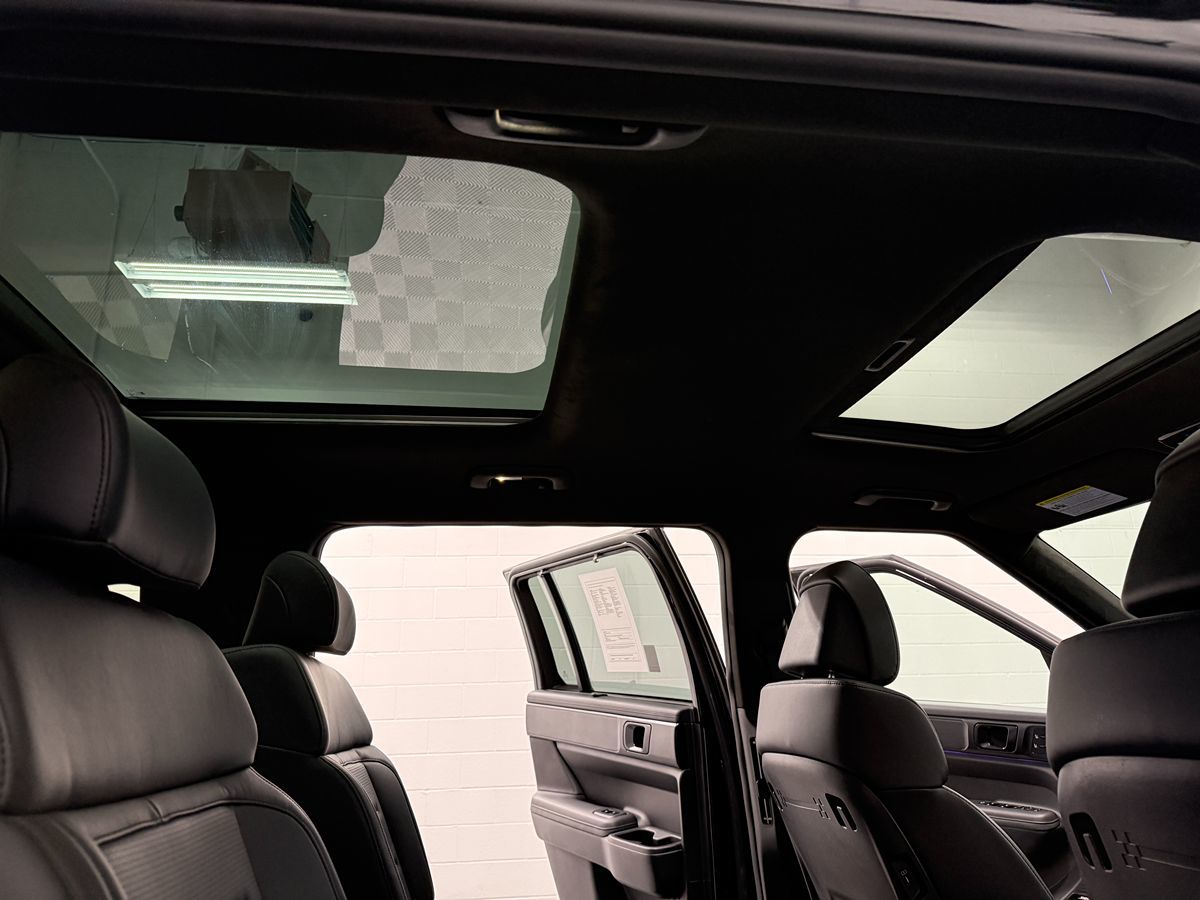 Photo 34 of this Hyundai Santa Fe