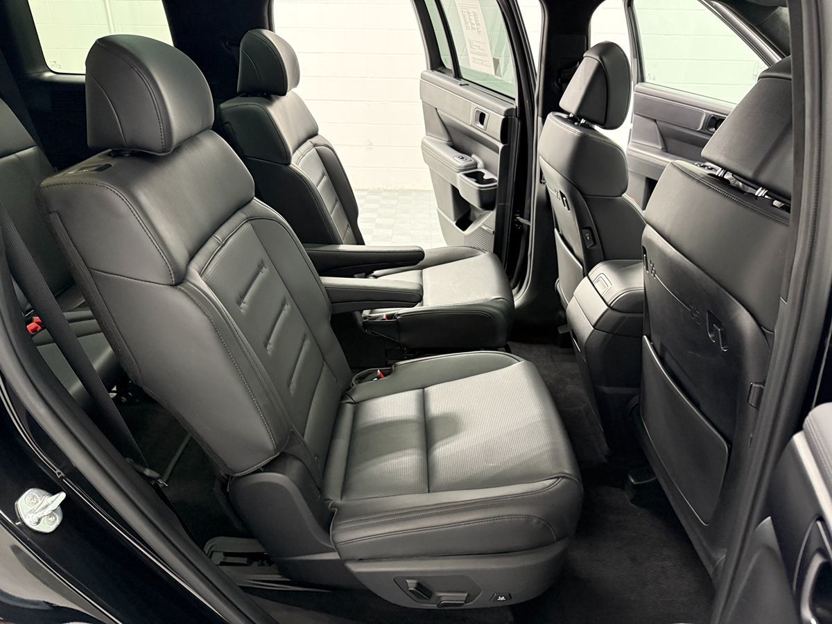 Photo 13 of this Hyundai Santa Fe