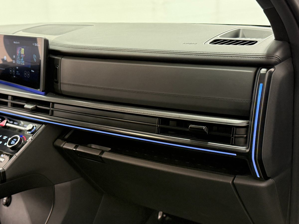 Photo 17 of this Hyundai Santa Fe