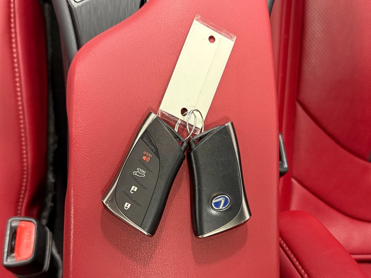 Photo 36 of this Lexus UX 250h