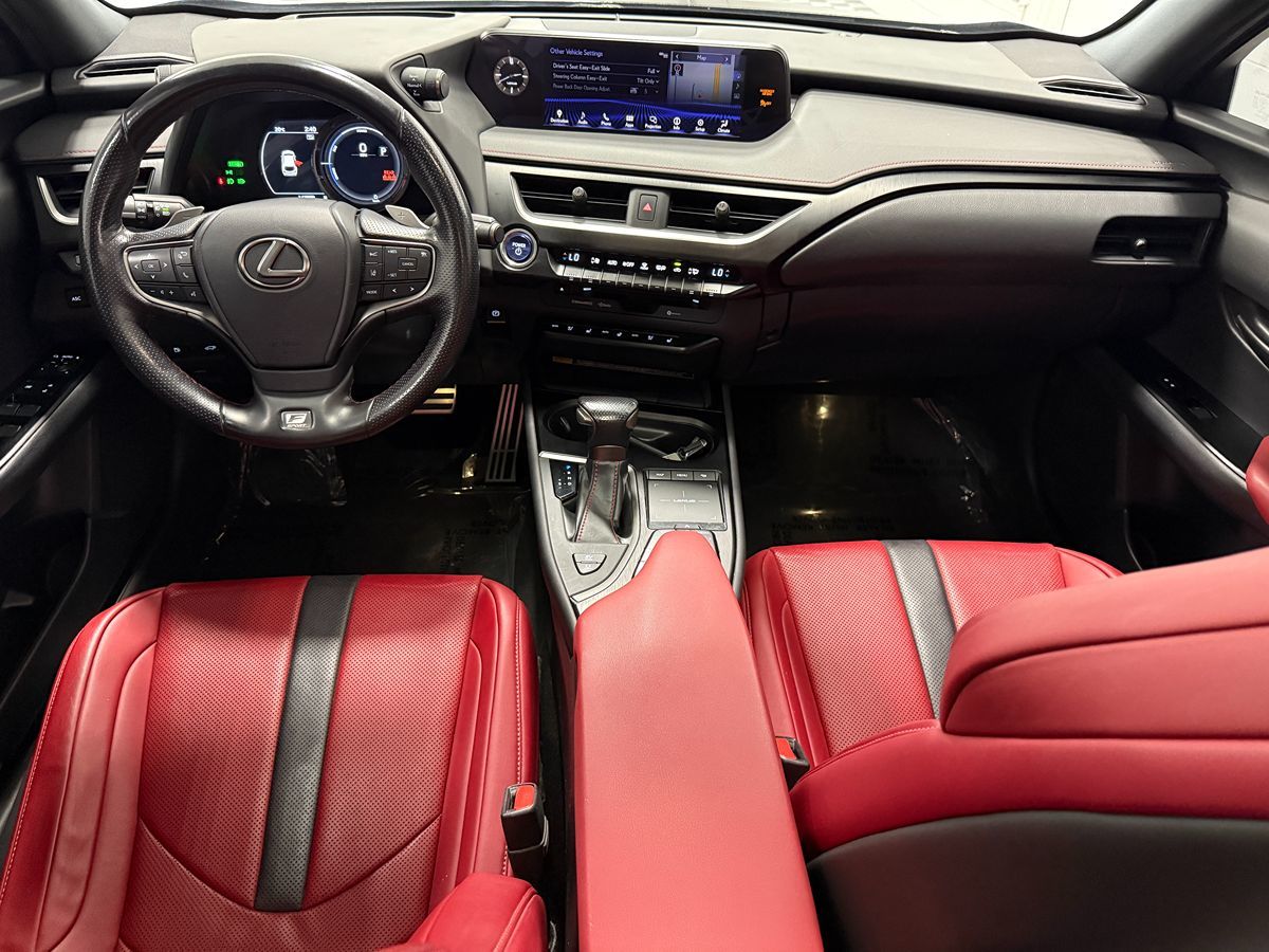Photo 14 of this Lexus UX 250h