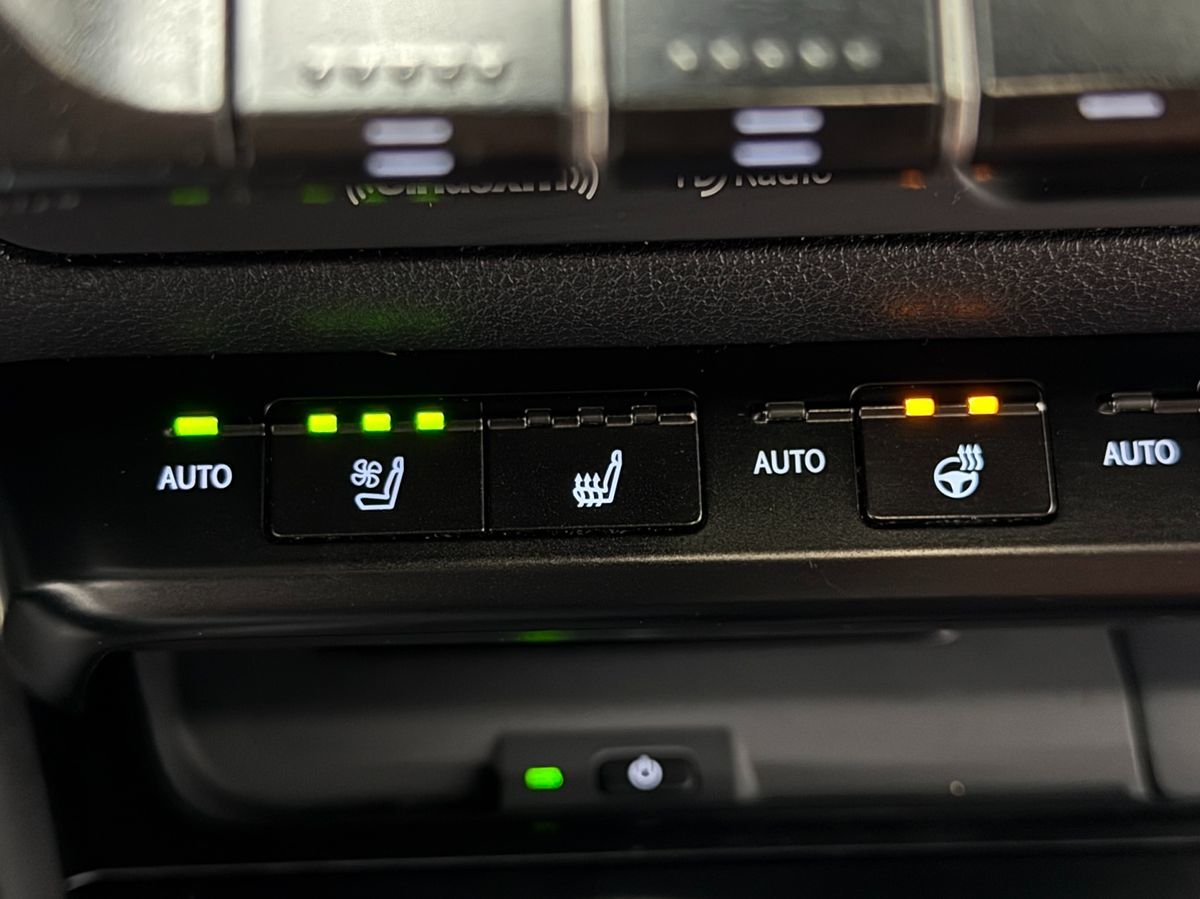 Photo 27 of this Lexus UX 250h