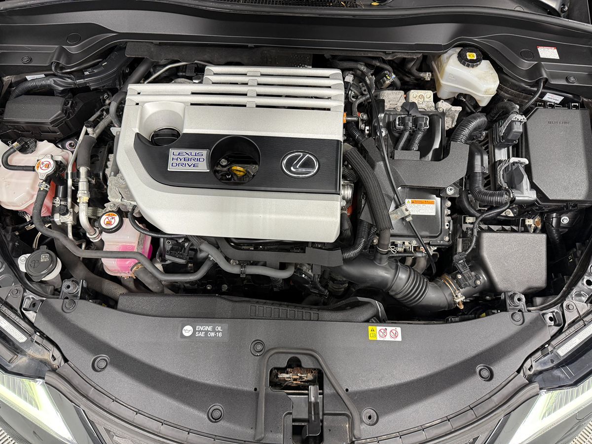 Photo 33 of this Lexus UX 250h