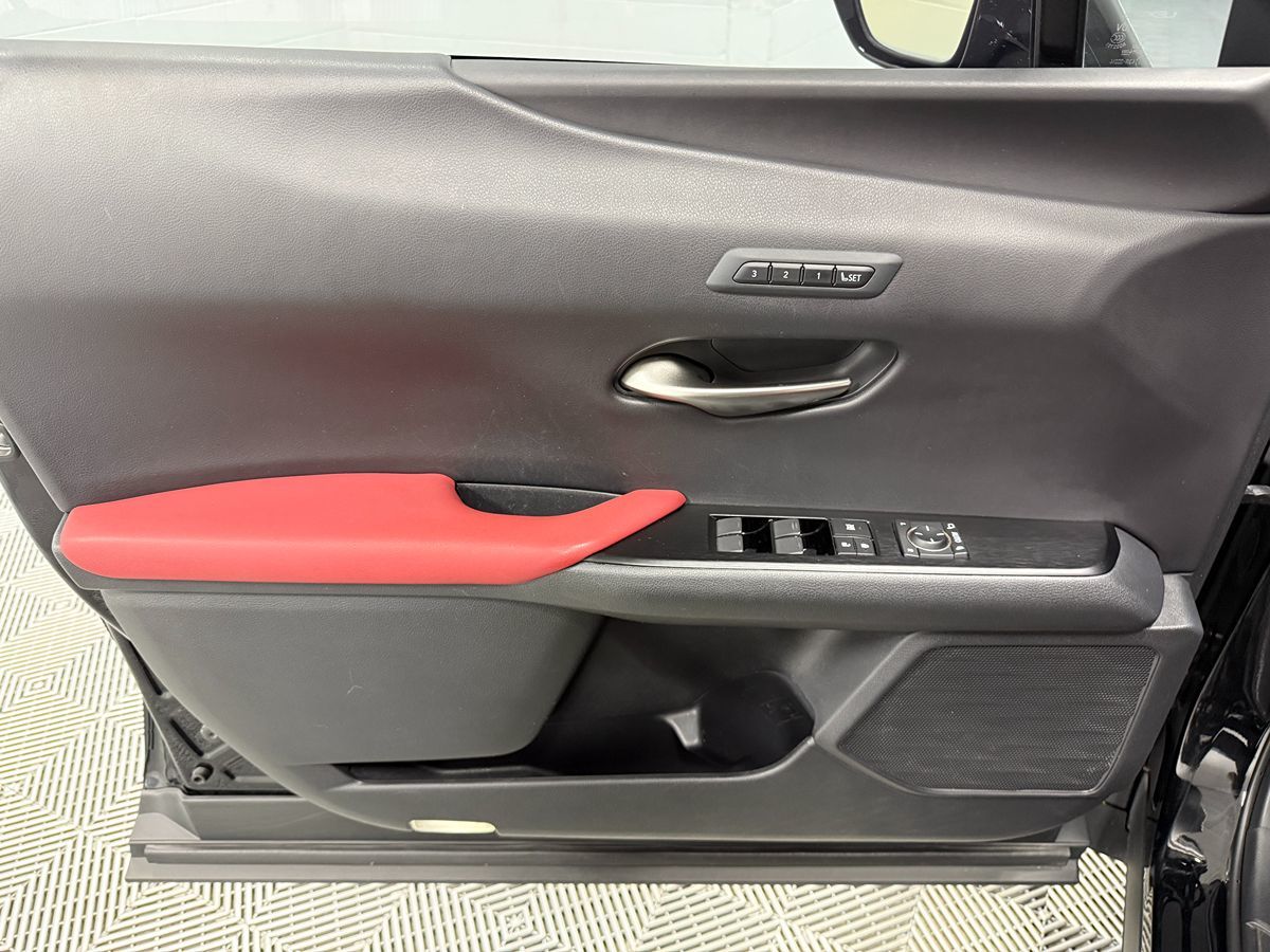 Photo 11 of this Lexus UX 250h