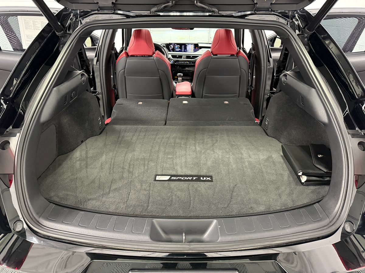 Photo 32 of this Lexus UX 250h