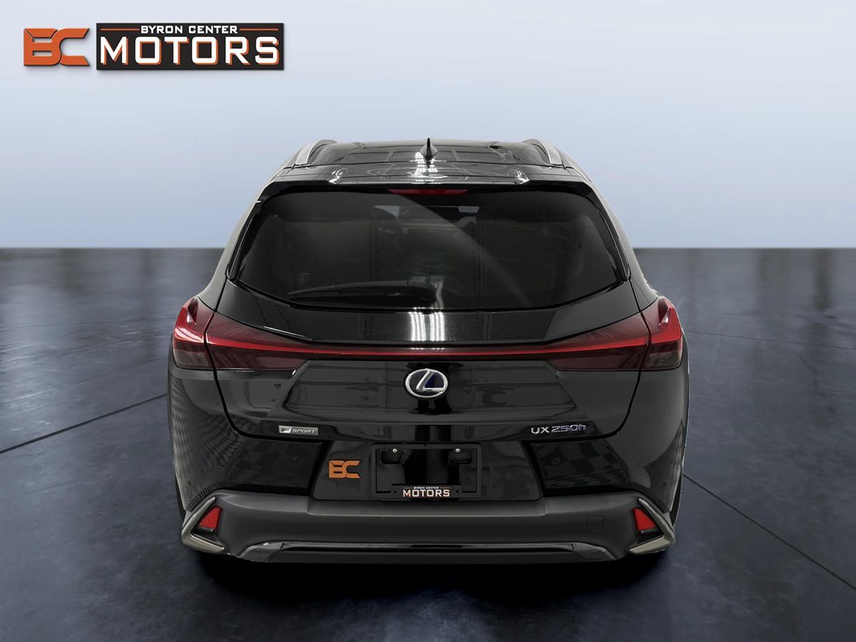 Photo 5 of this Lexus UX 250h