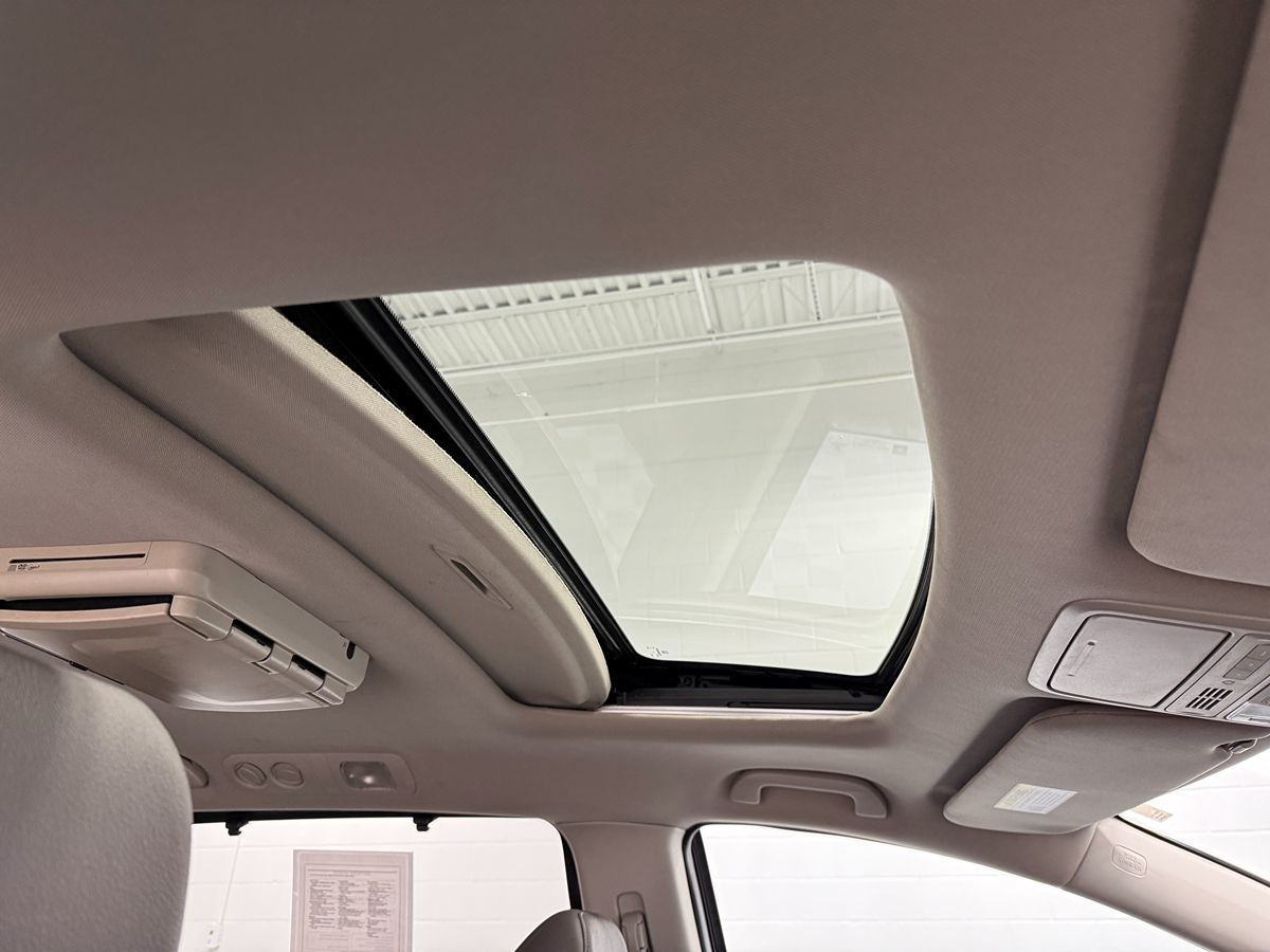 Photo 28 of this Honda Odyssey