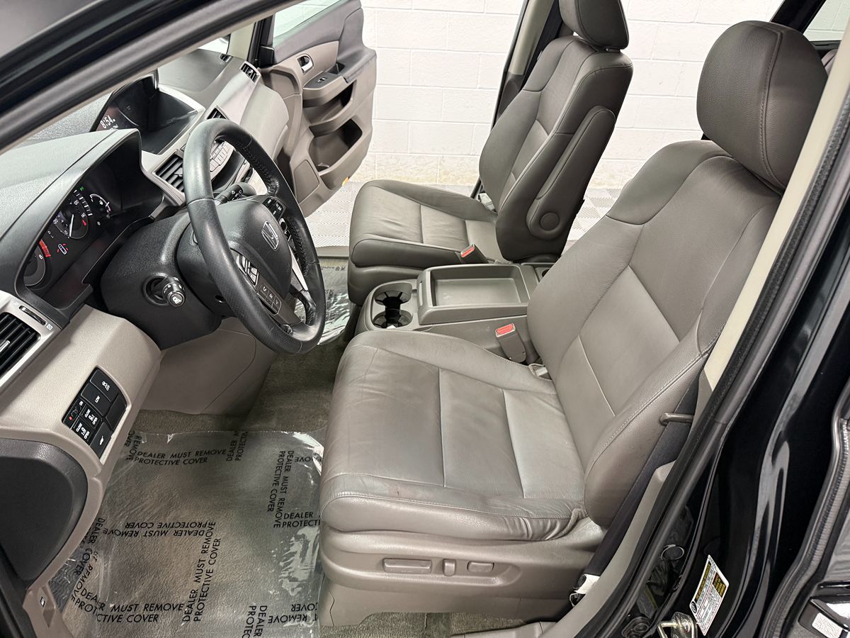 Photo 10 of this Honda Odyssey