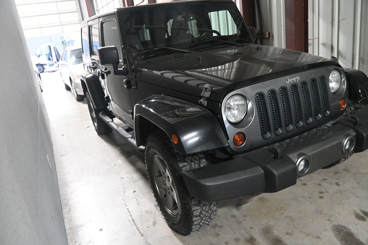 2013 Jeep Wrangler Unlimited Sport photo 2