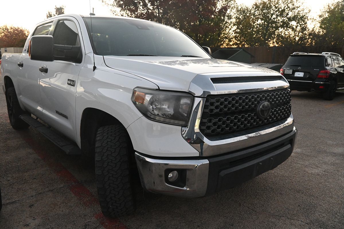 2018 Toyota Tundra SR5 photo 3