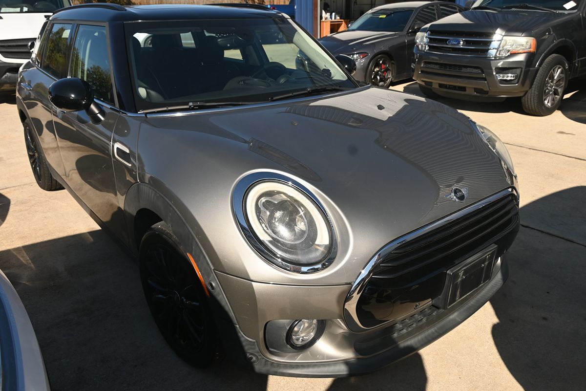 2018 MINI Clubman Base photo 2