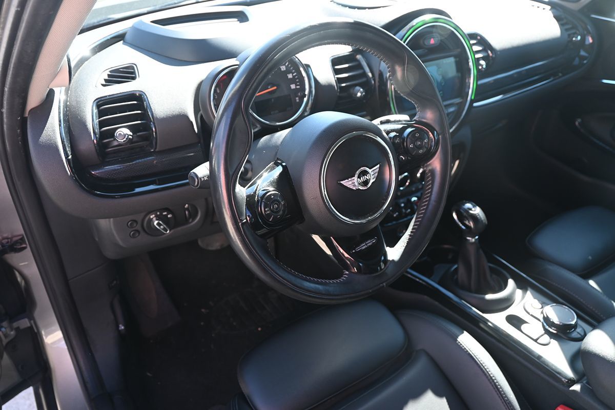 2018 MINI Clubman Base photo 14