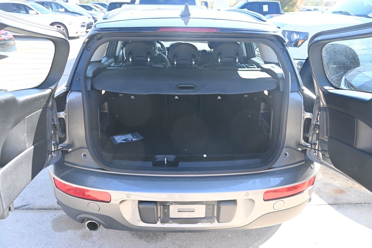 2018 MINI Clubman Base photo 16