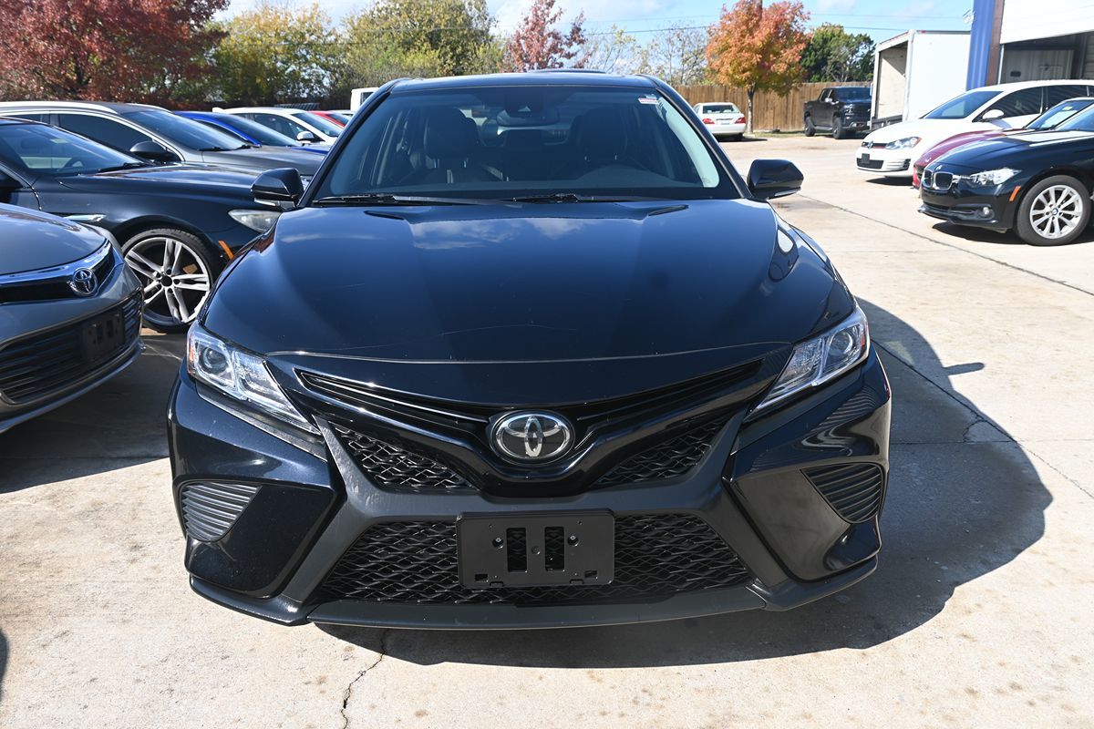 2020 Toyota Camry SE photo 2