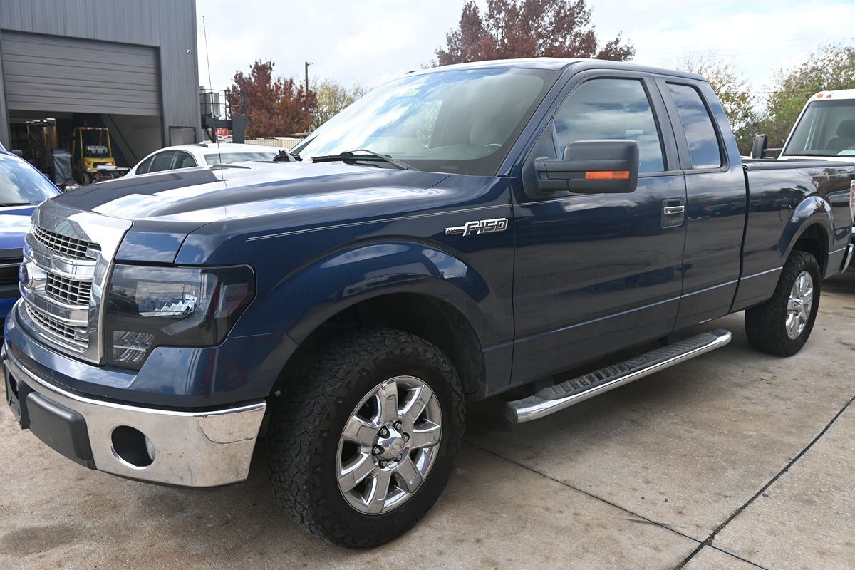 2013 Ford F-150 XLT photo 2