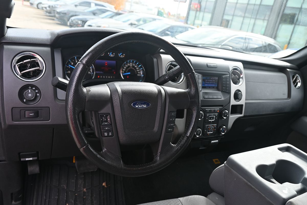 2013 Ford F-150 XLT photo 12