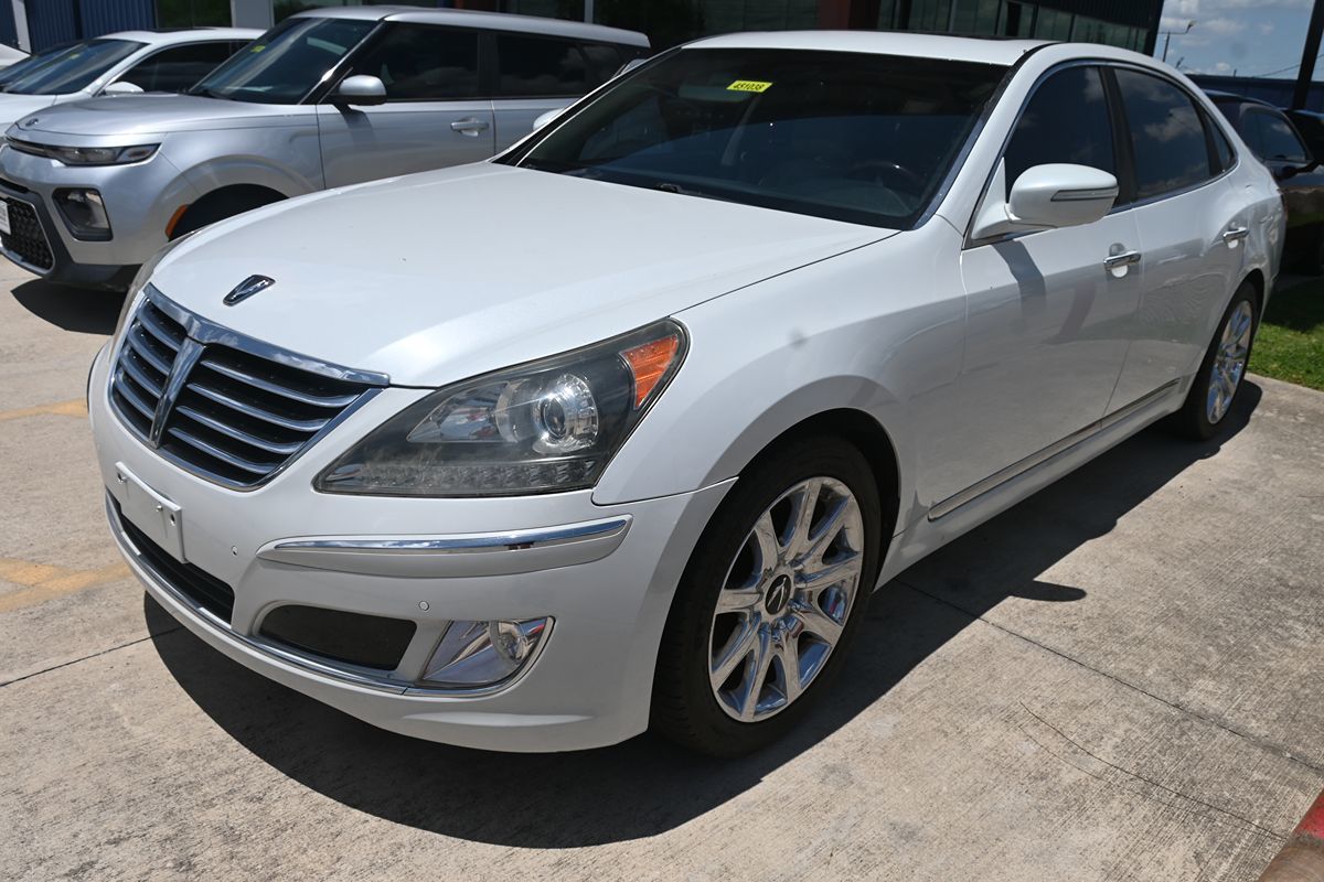2011 Hyundai Equus Signature photo 3