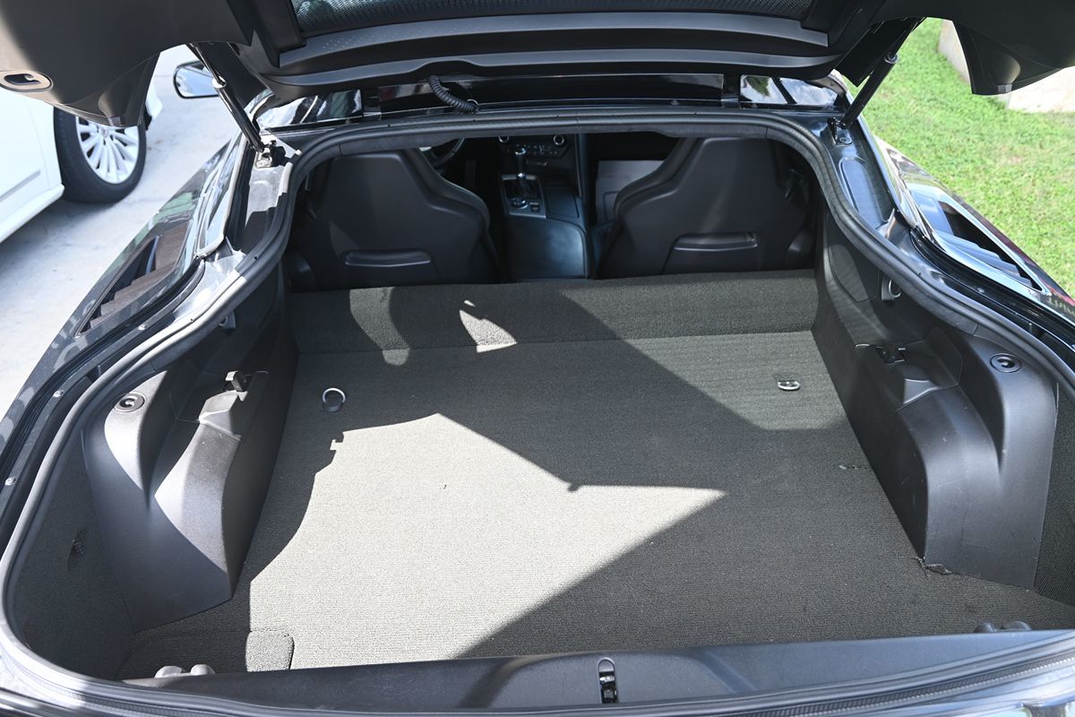 2015 Chevrolet Corvette Stingray Z51 3LT photo 2