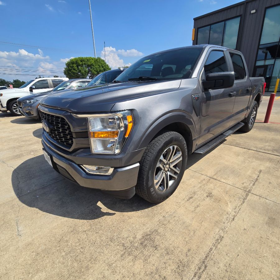 2021 Ford F-150 XLT photo 2