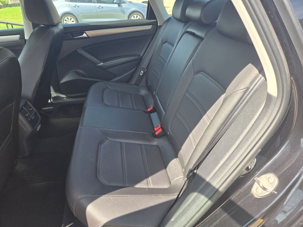 2022 Volkswagen Passat 2.0T SE photo 2