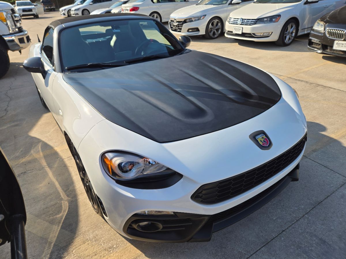 2017 Fiat 124 Spider Abarth photo 4