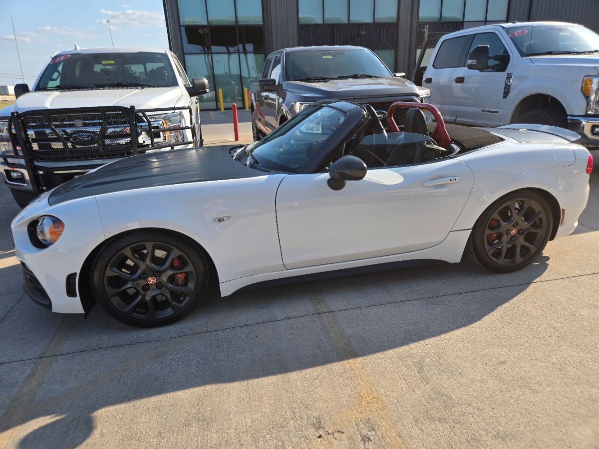 2017 Fiat 124 Spider Abarth photo 3