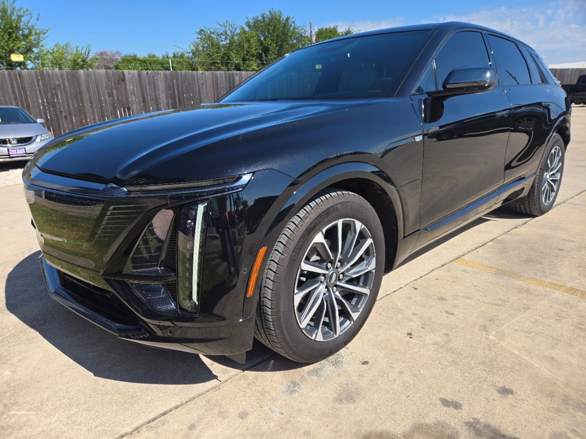 2024 Cadillac Lyriq Sport photo 3