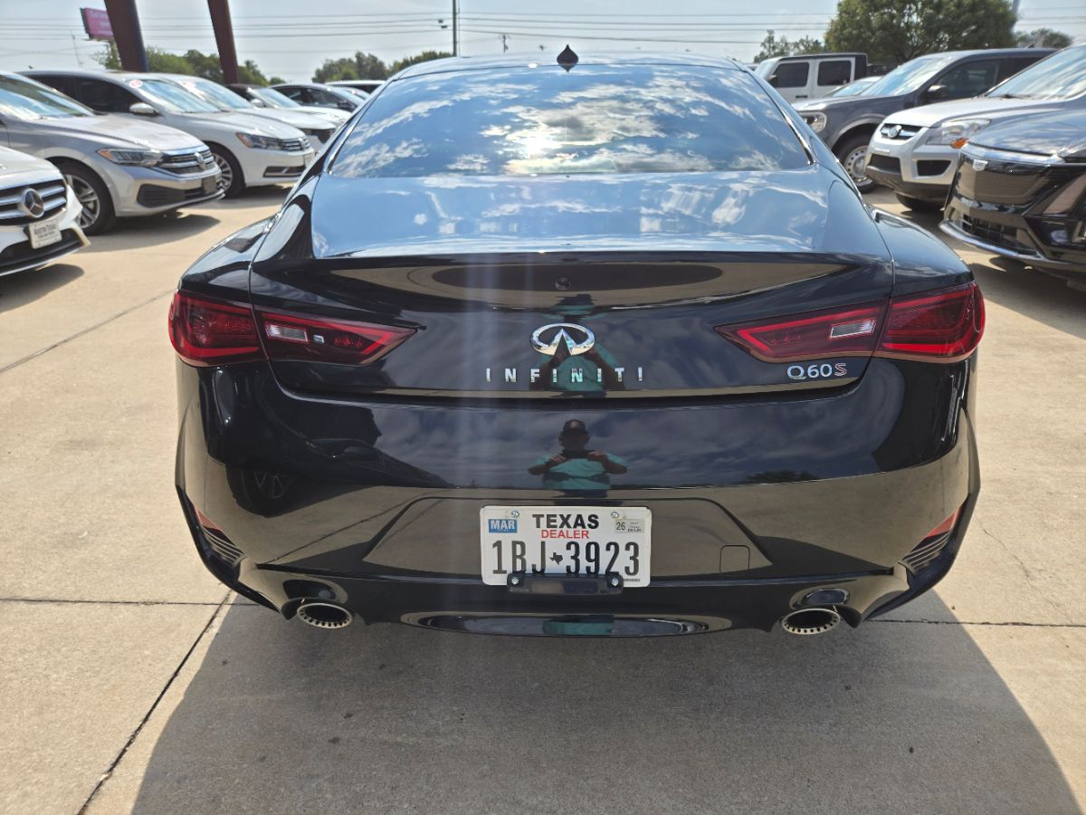 2018 Infiniti Q60 Red Sport 400 photo 2