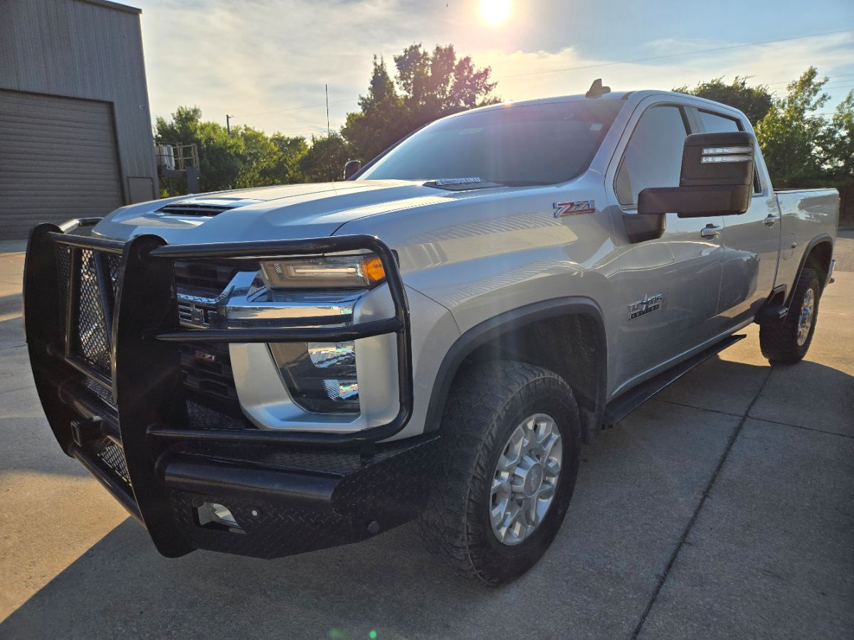 2020 Chevrolet Silverado 2500HD LT photo 3