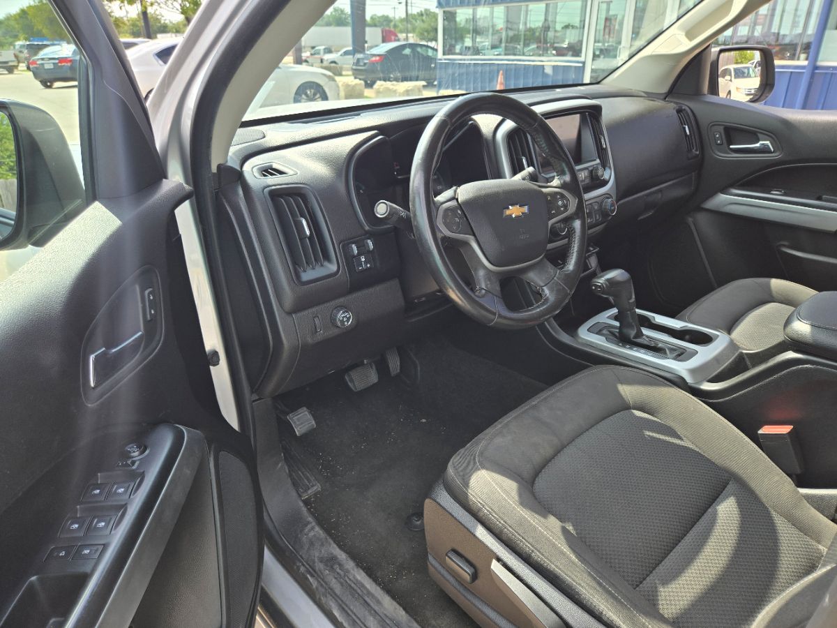 2017 Chevrolet Colorado LT photo 4