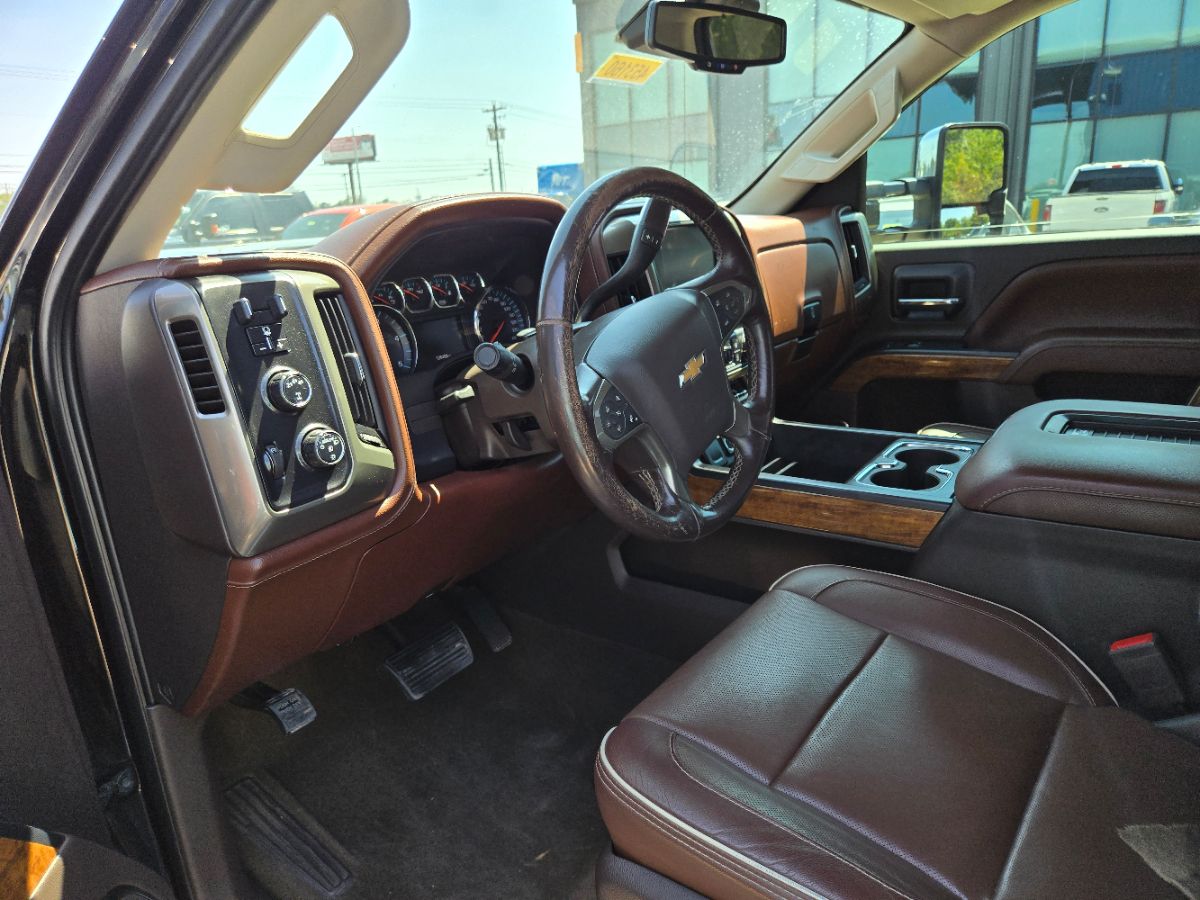 2017 Chevrolet Silverado 2500HD High Country photo 4