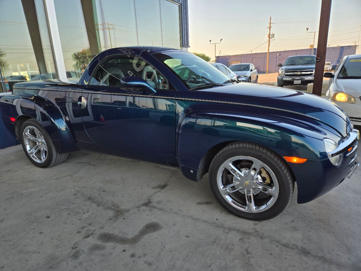 2006 Chevrolet SSR Base photo 3