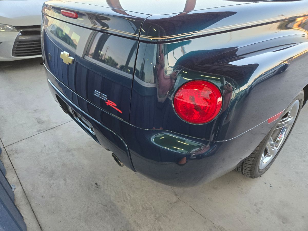 2006 Chevrolet SSR Base photo 2