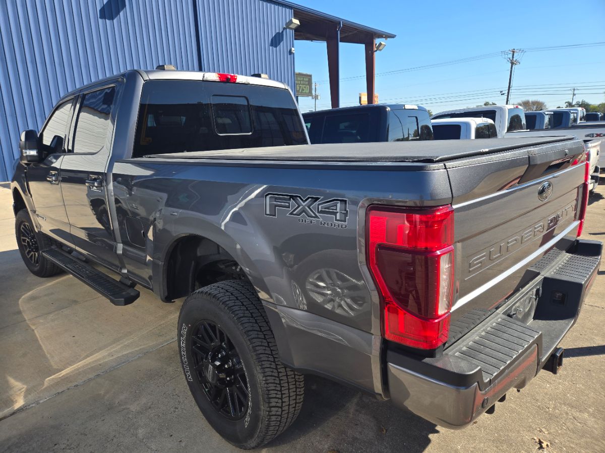 2022 Ford F-250 Lariat photo 2