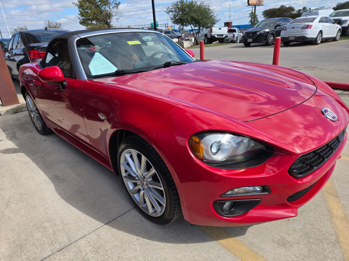 2017 Fiat 124 Spider Lusso photo 4