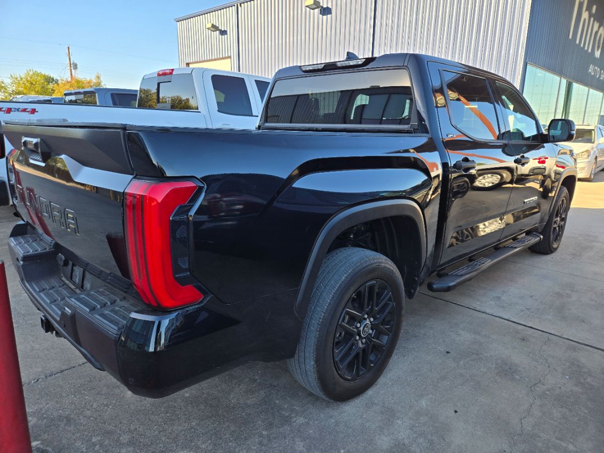 2022 Toyota Tundra SR5 CrewMax photo 2