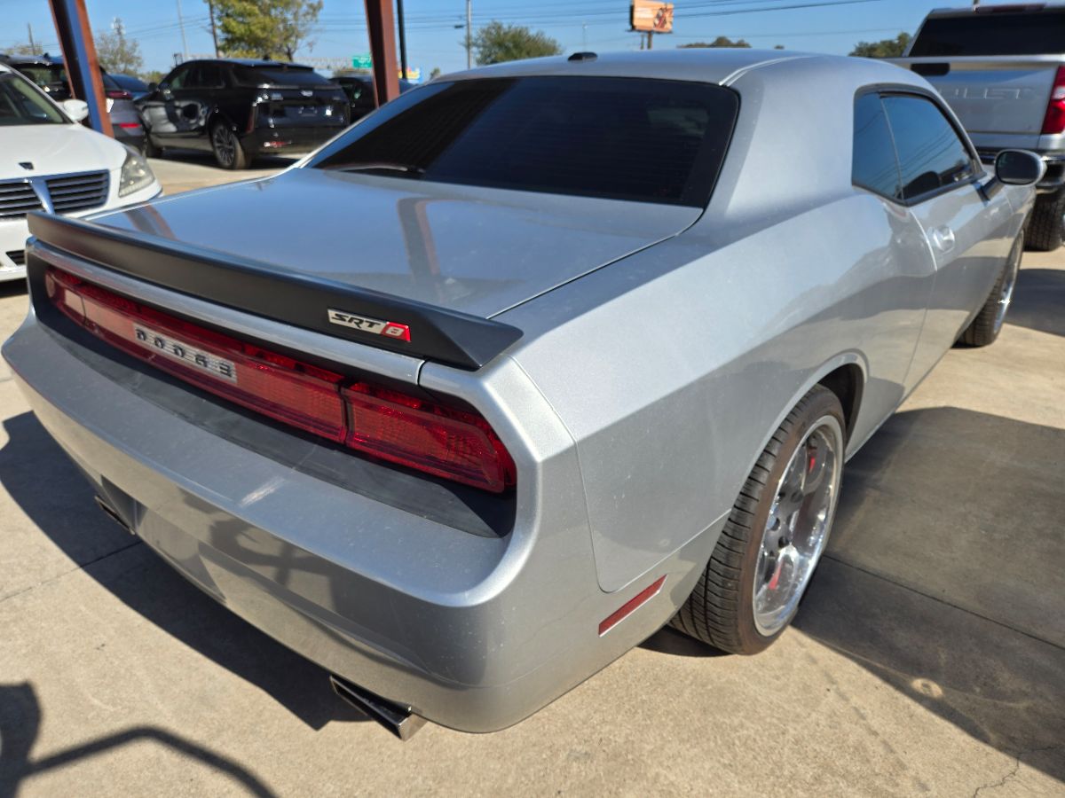 2009 Dodge Challenger SRT8 photo 3