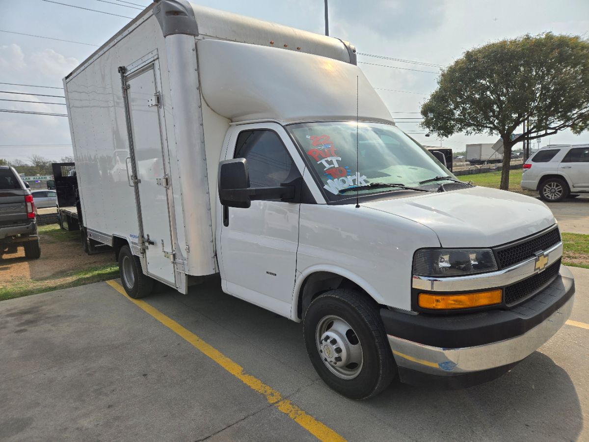 2022 Chevrolet Express Cutaway 3500 Base photo 3