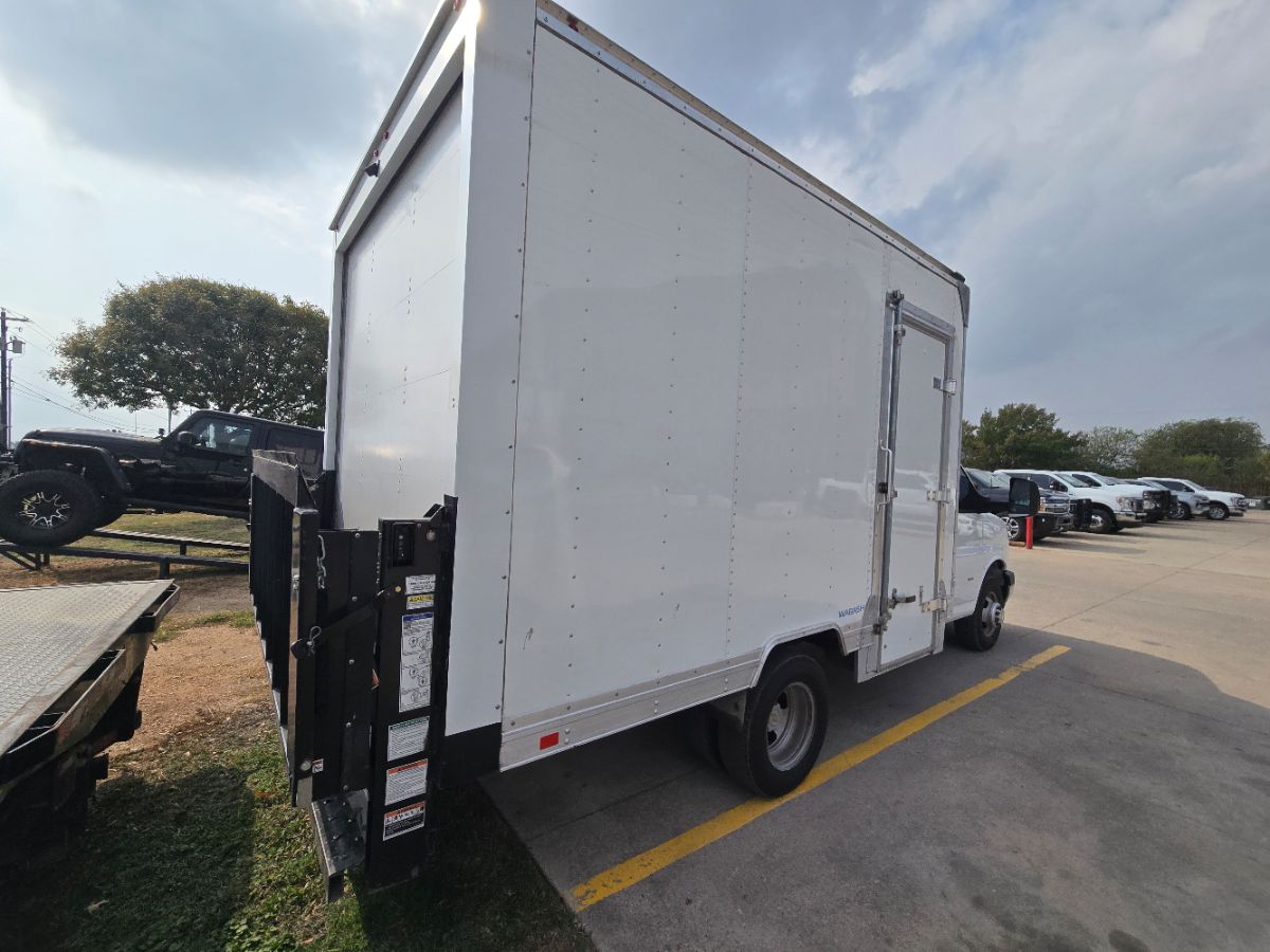2022 Chevrolet Express Cutaway 3500 Base photo 4