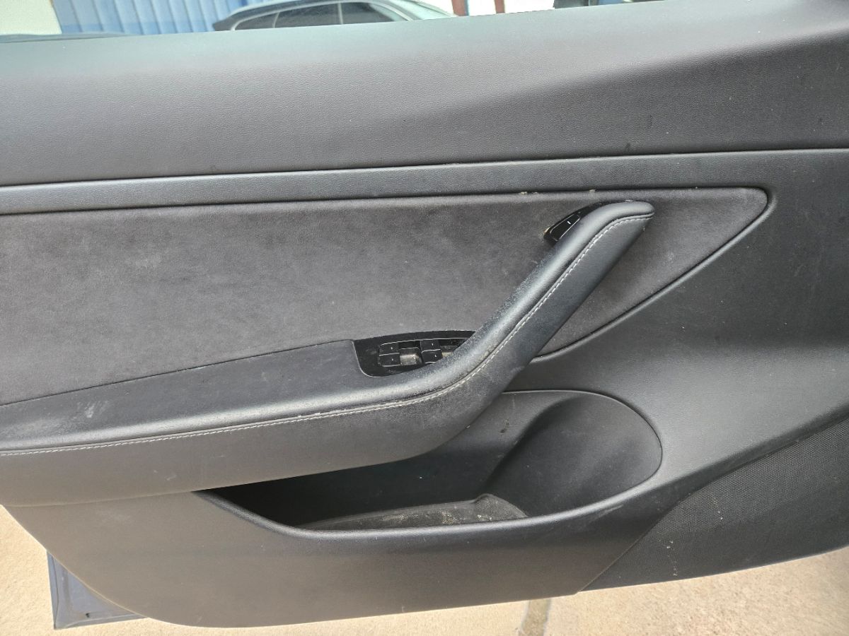 2020 Tesla Model 3 Standard Range Plus photo 3