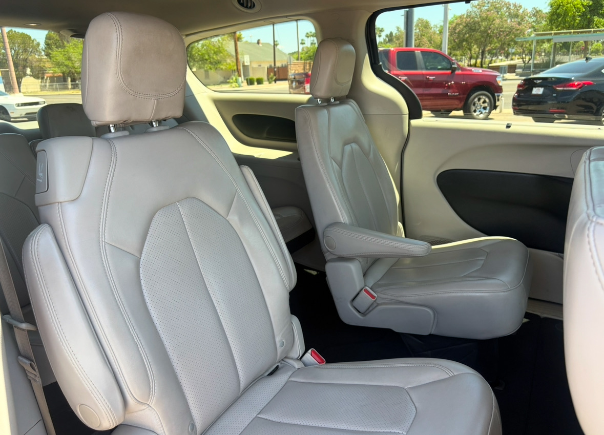 2021 Chrysler Voyager LXI - Photo 4