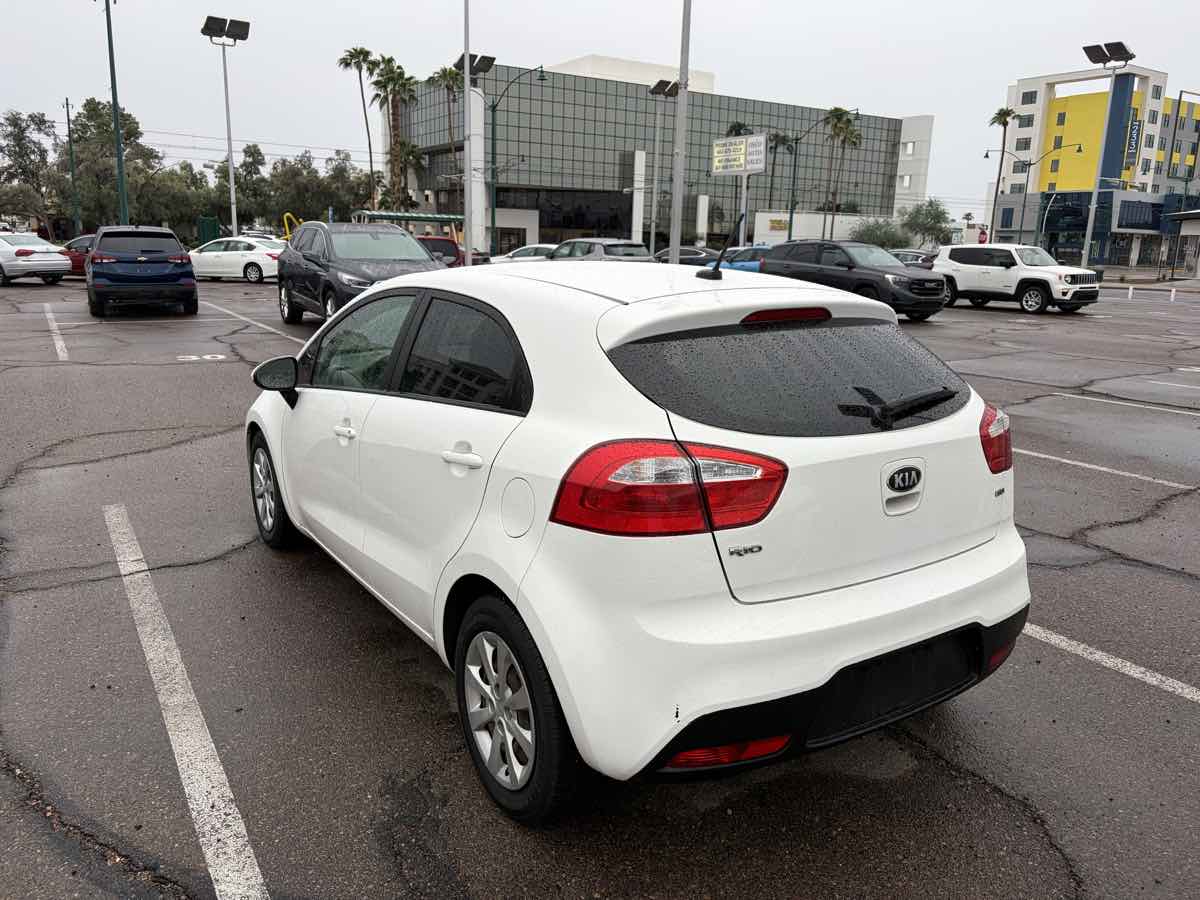Photo 4 of this Kia Rio