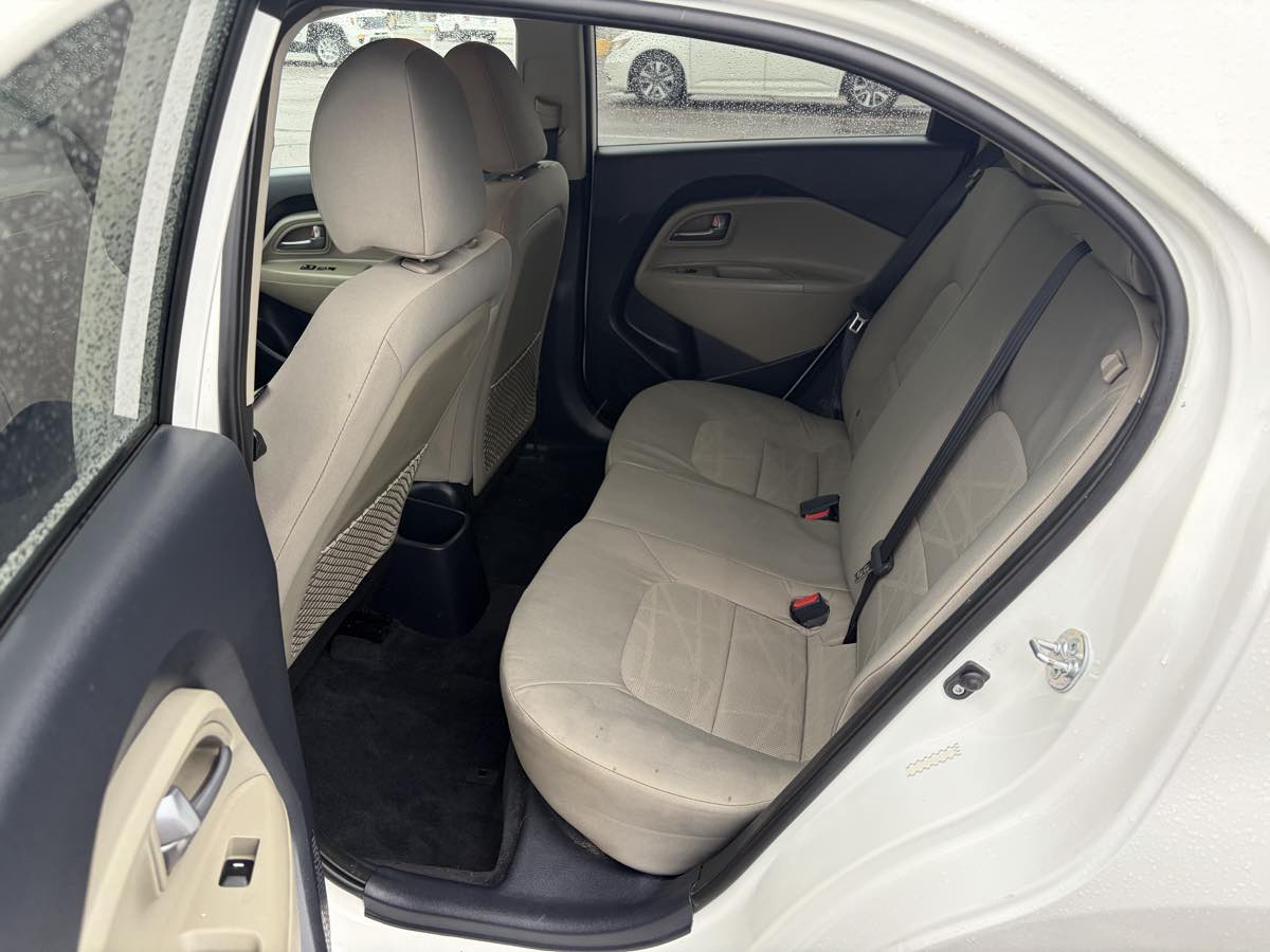 Photo 5 of this Kia Rio