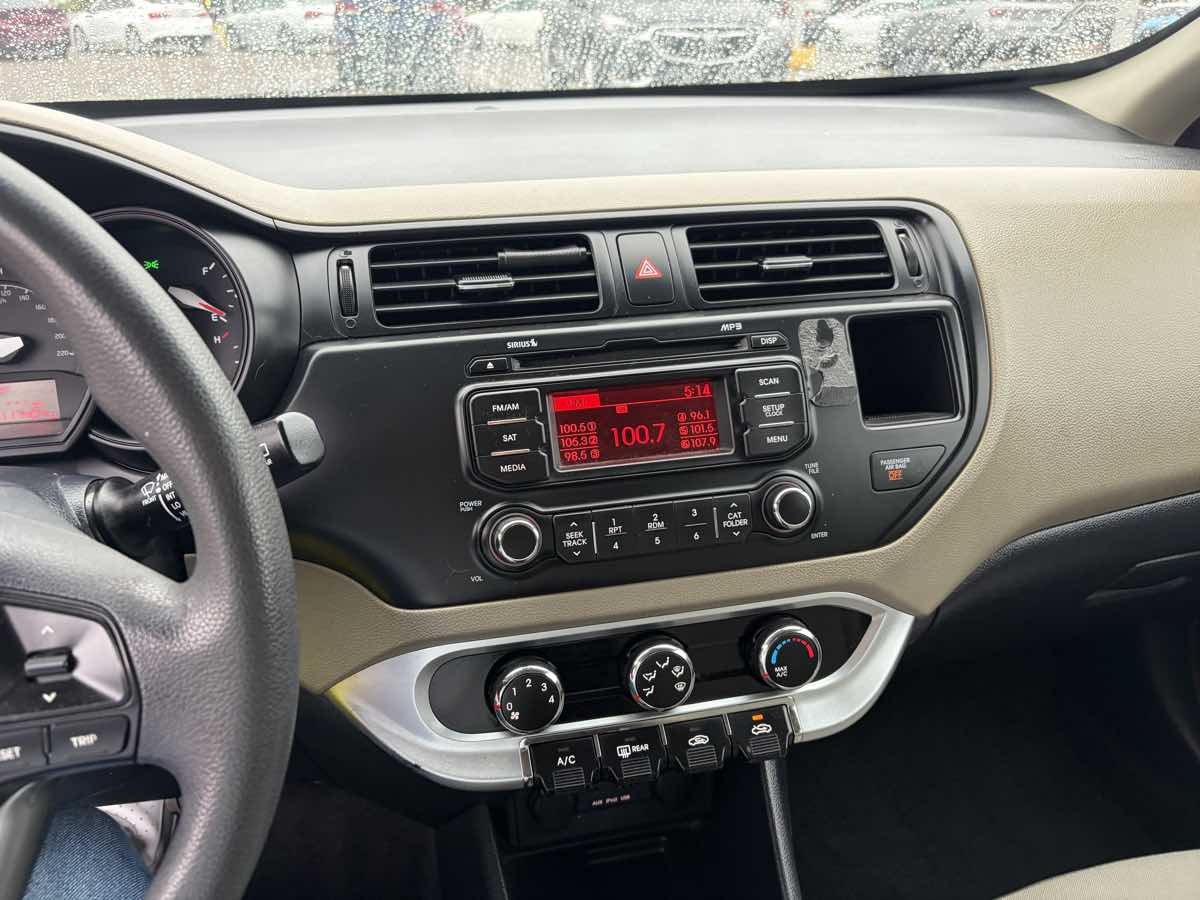 Photo 8 of this Kia Rio