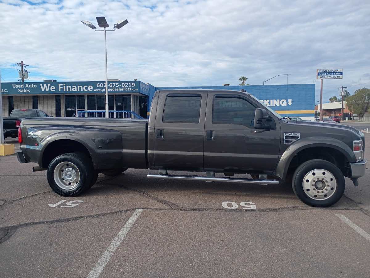 Photo 2 of this Ford Super Duty F-450 DRW