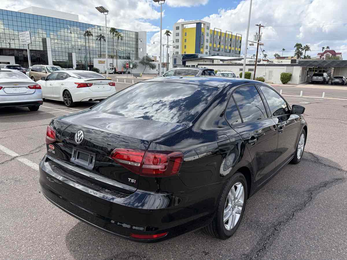 Photo 3 of this Volkswagen Jetta